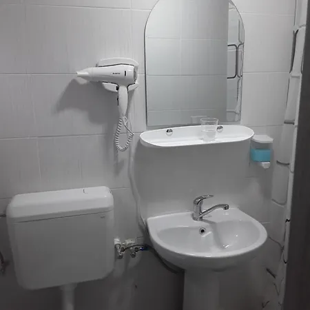 Aura's West Private Parking In Front Yard דירה